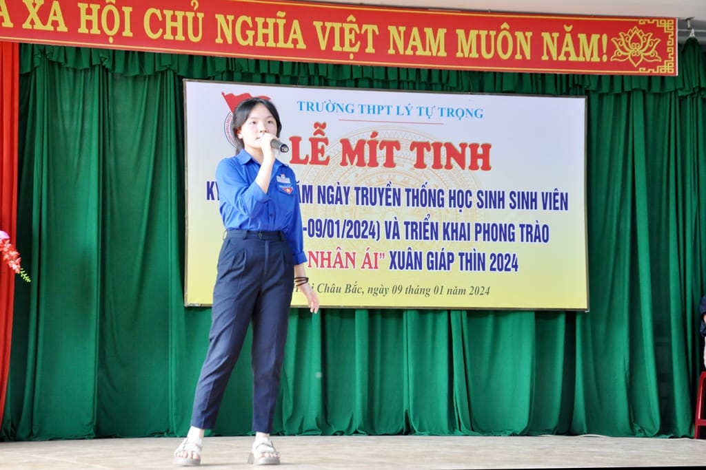 Trường THPT Lý Tự Trọng tổ chức kỷ niệm Ngày truyền thống HS-SV