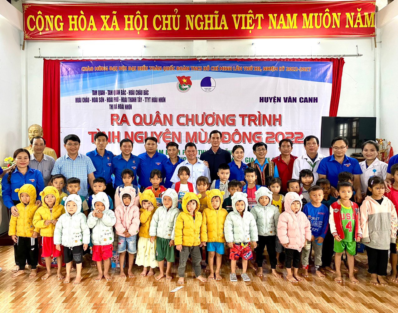 Chuỗi hoạt động ý nghĩa thuộc Chương trình "Tình nguyện mùa đông 2022" và "Xuân tình nguyện 2023" tổ chức tại huyện Vân Canh của các cơ sở Đoàn