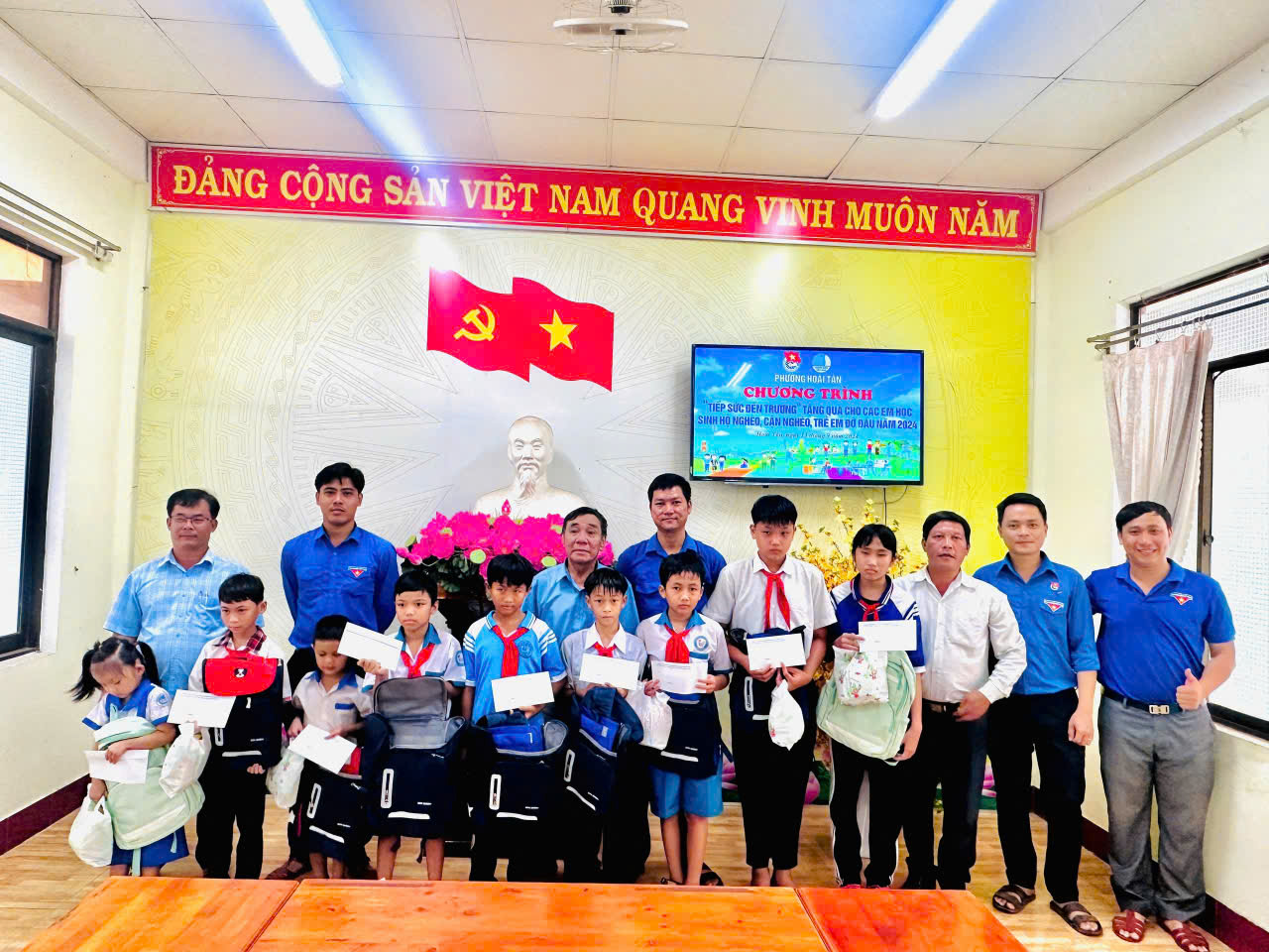 ĐOÀN PHƯỜNG HOÀI TÂN TỔ CHỨC CHƯƠNG TRÌNH TIẾP SỨC ĐẾN TRƯỜNG NĂM HỌC 2024 - 2025