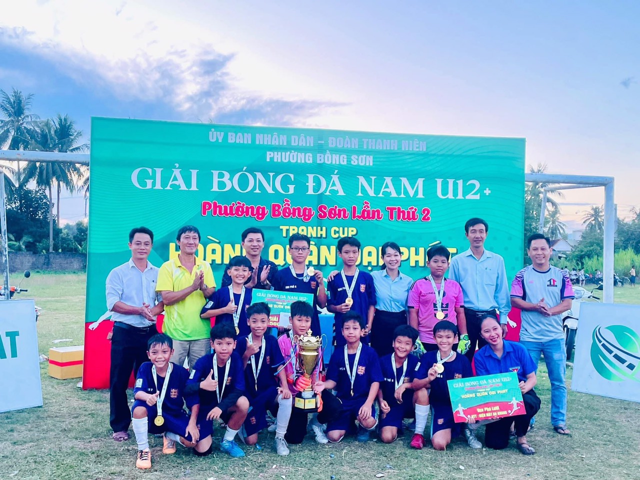 BỒNG SƠN TỔ CHỨC LỄ BẾ MẠC GIẢI BÓNG ĐÁ U12 TRANH CÚP HOÀNG QUÂN ĐẠI PHÁT NĂM 2024